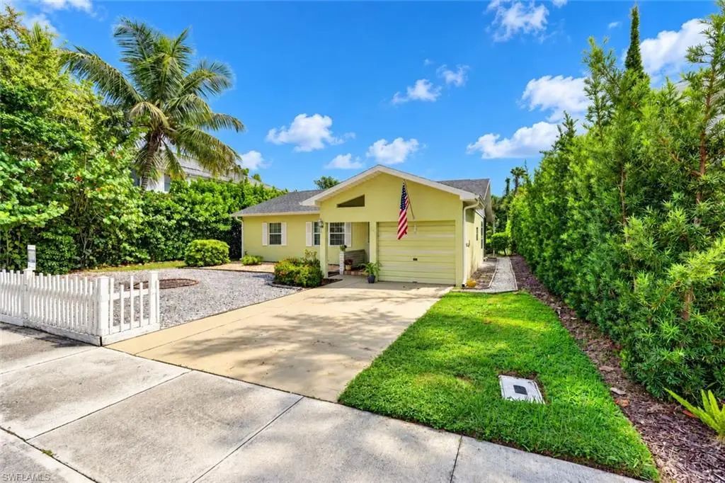 442 Central Ave, Naples
