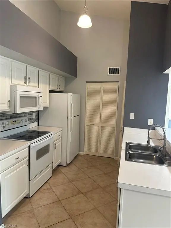 4121 Residence Dr 323, Fort Myers