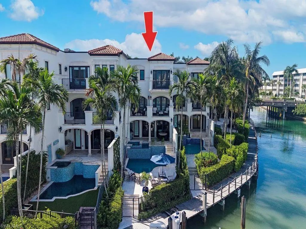 221 Harbour Dr 6, Naples