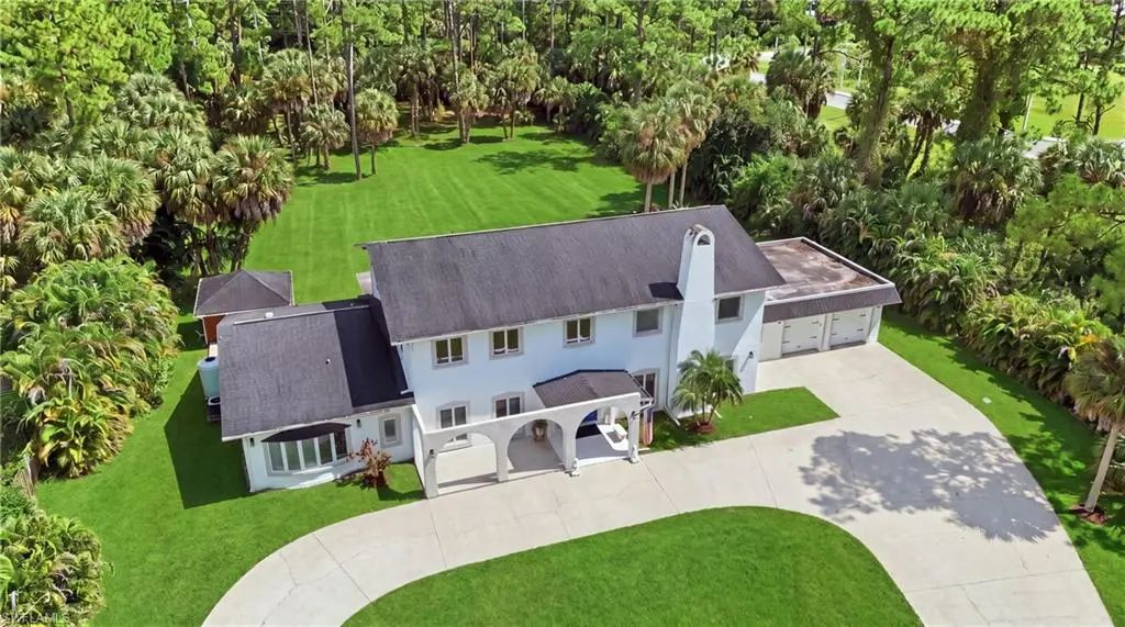 130 1st St Nw, Naples