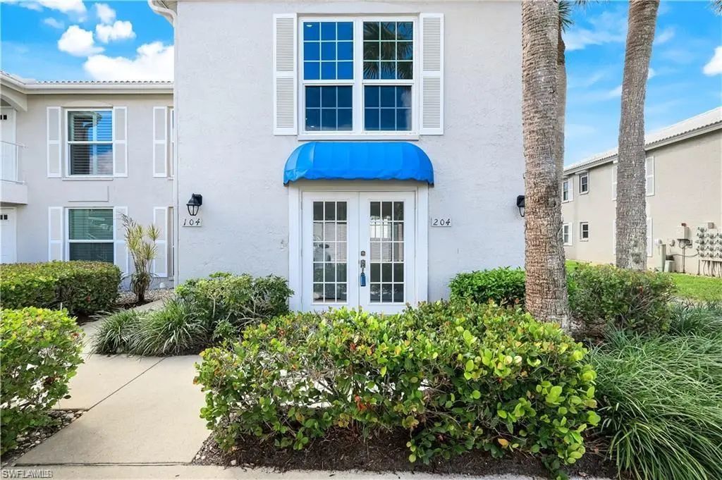 834 Gulf Pavilion Dr 204, Naples