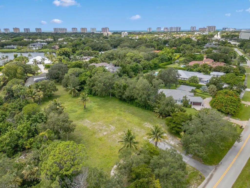172 Hickory Rd, Naples