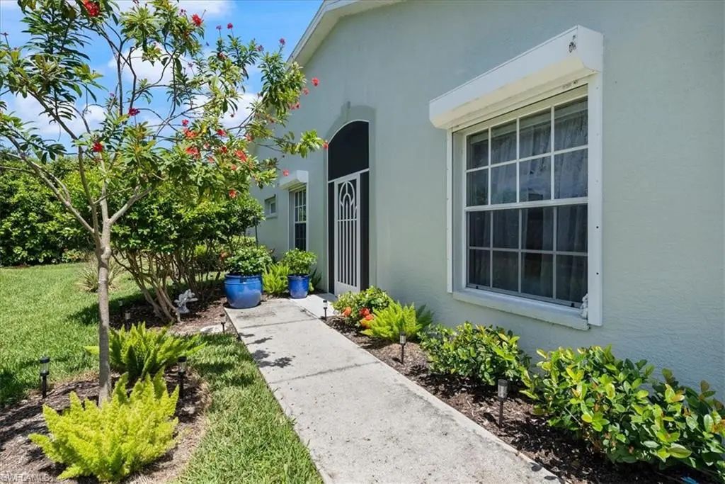 5485 Whitten Dr, Naples