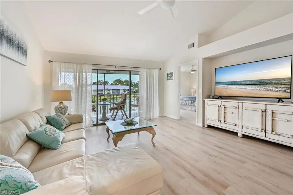 515 Gabriel Cir 10, Naples