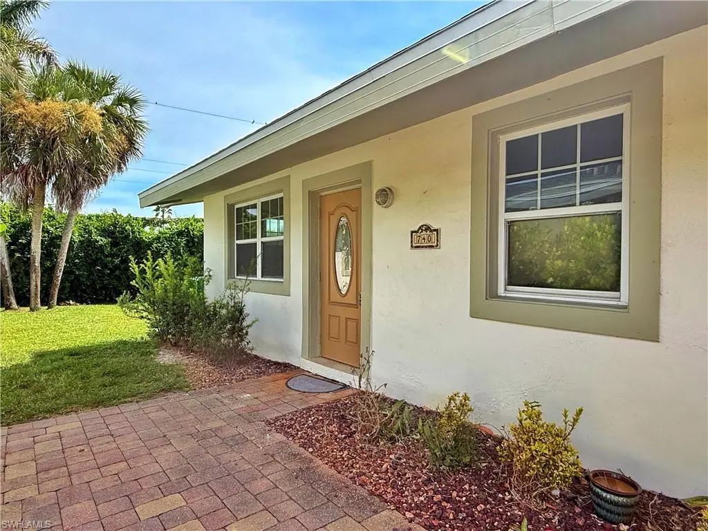 740 109th Ave N, Naples