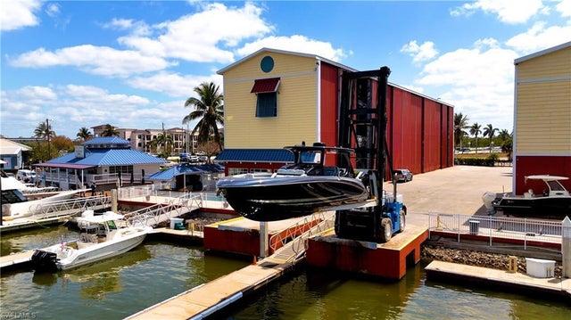 750 River Point Dr, NAPLES