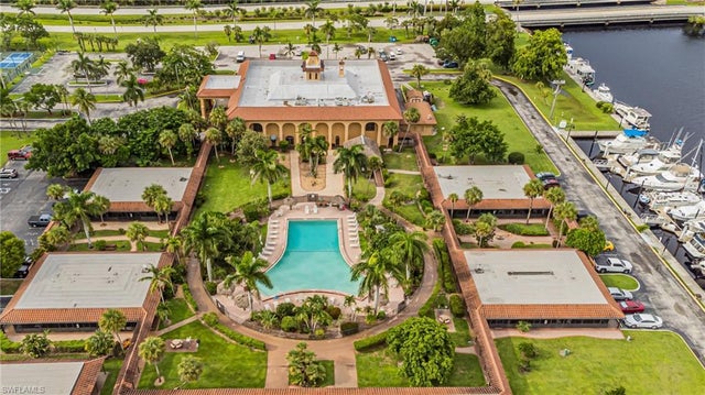 525 Newport Dr, NAPLES