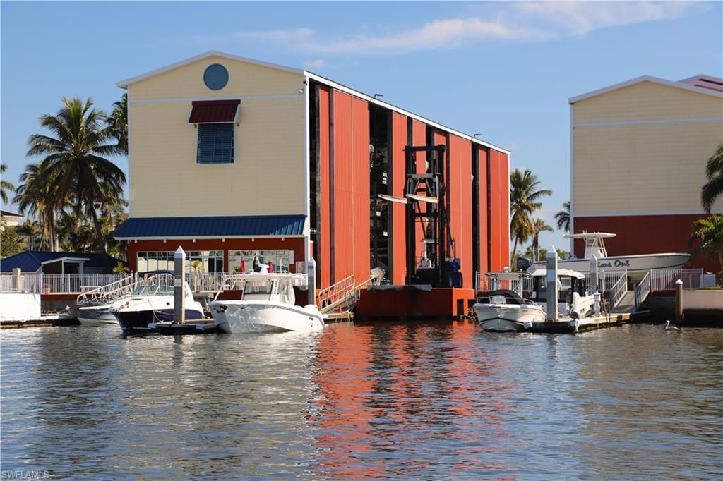 750 River Point Dr, NAPLES