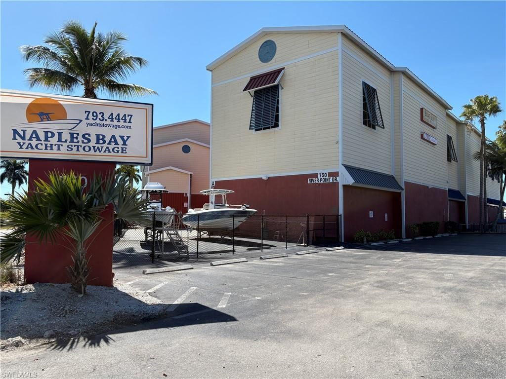 750 River Point Dr, NAPLES