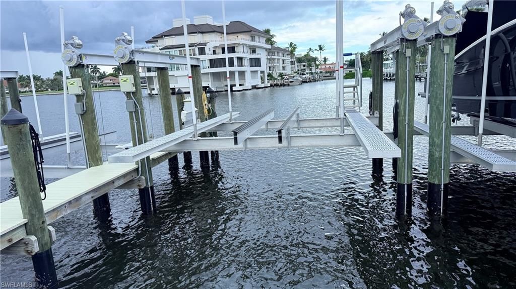 4450 Gulf Shore Blvd N, NAPLES