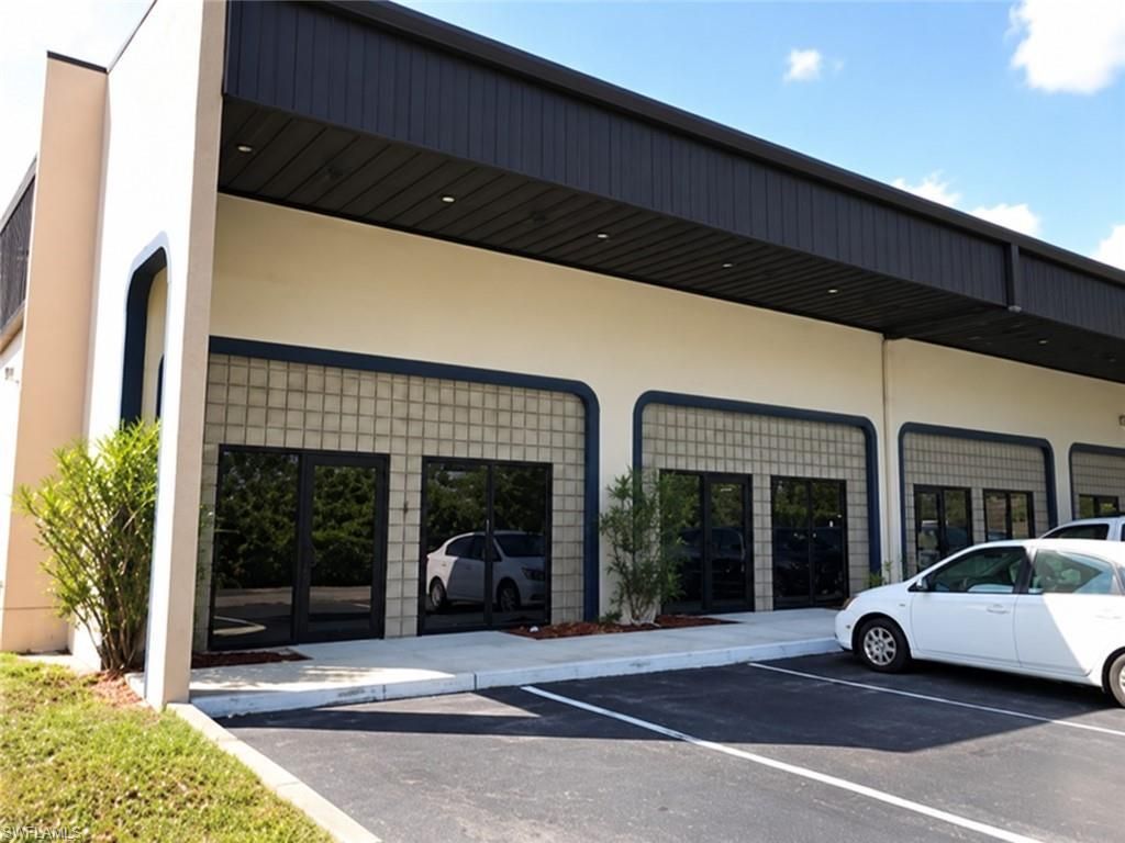 12165 Metro Pkwy 1-4, FORT MYERS