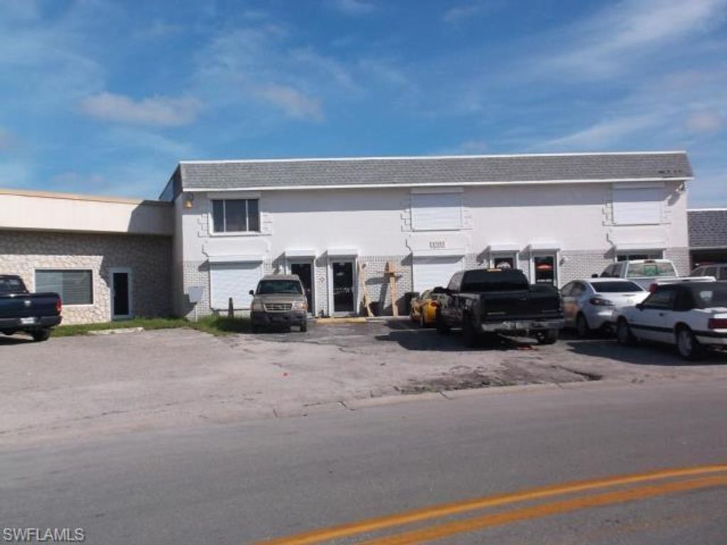 1203 Se 9th Ter, CAPE CORAL