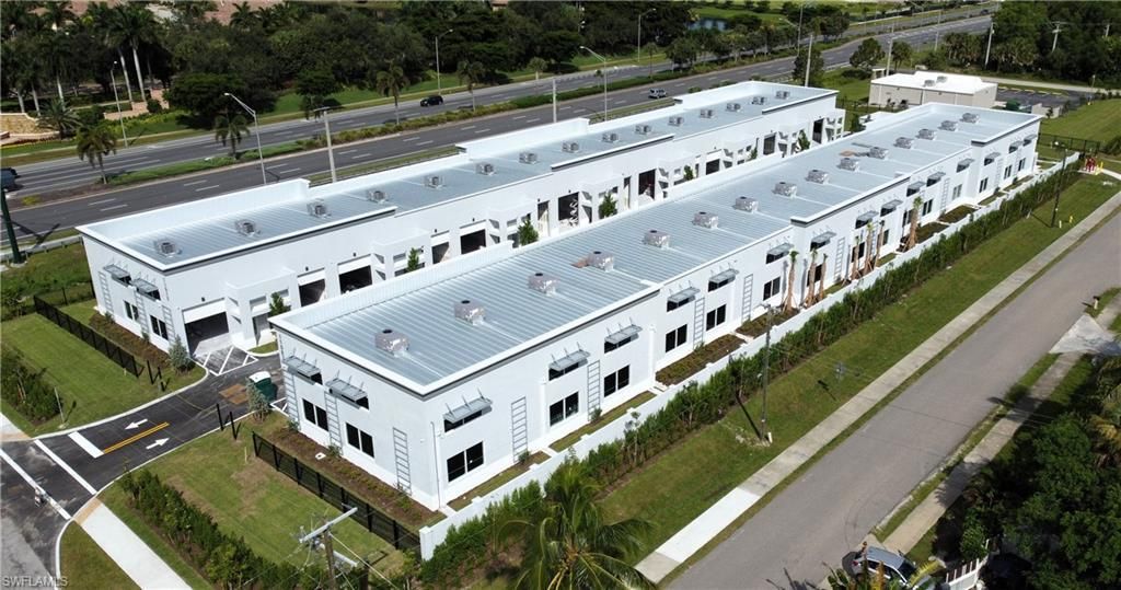 11075 Tamiami Trl E 105, NAPLES