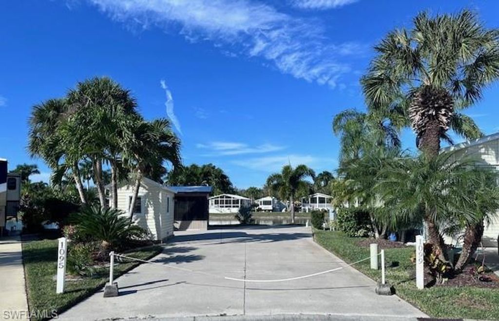 1099 Opal Lake Pt, NAPLES