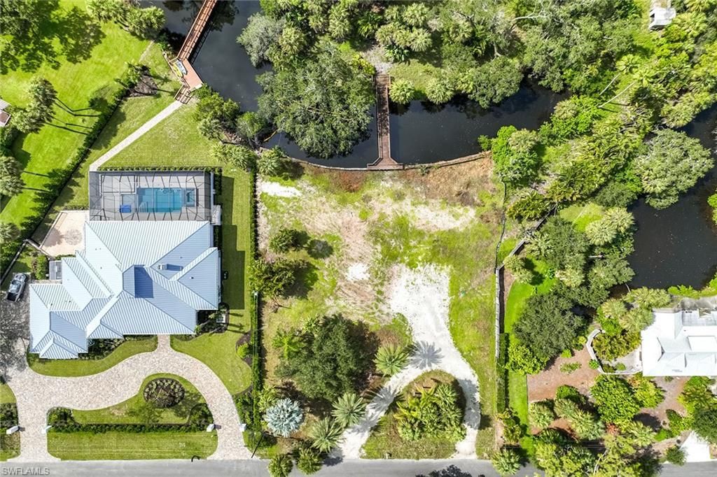 182 Cocohatchee Blvd, NAPLES