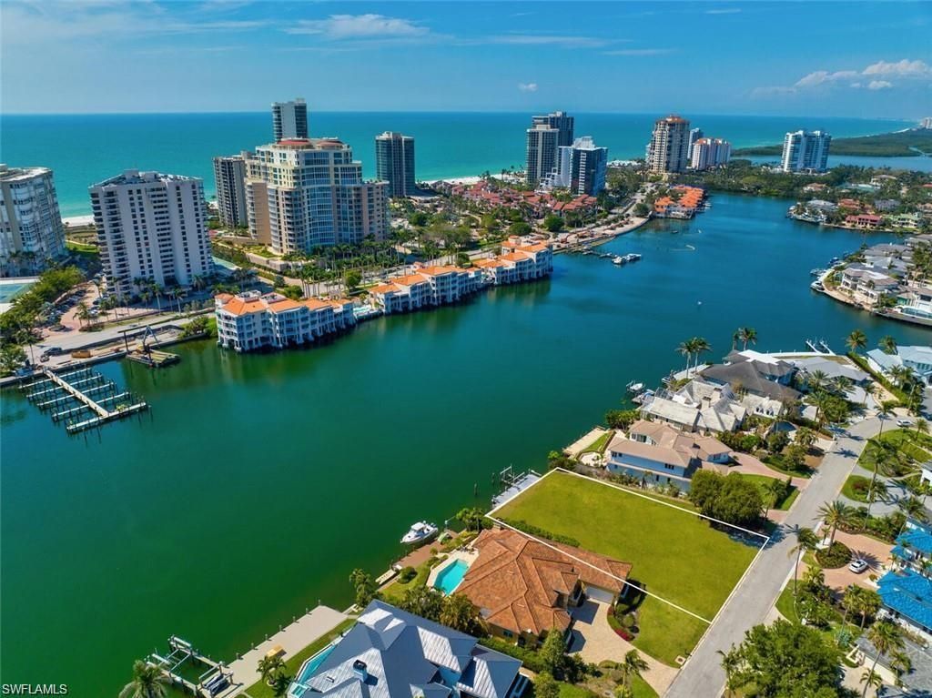 315 Neapolitan Way, NAPLES