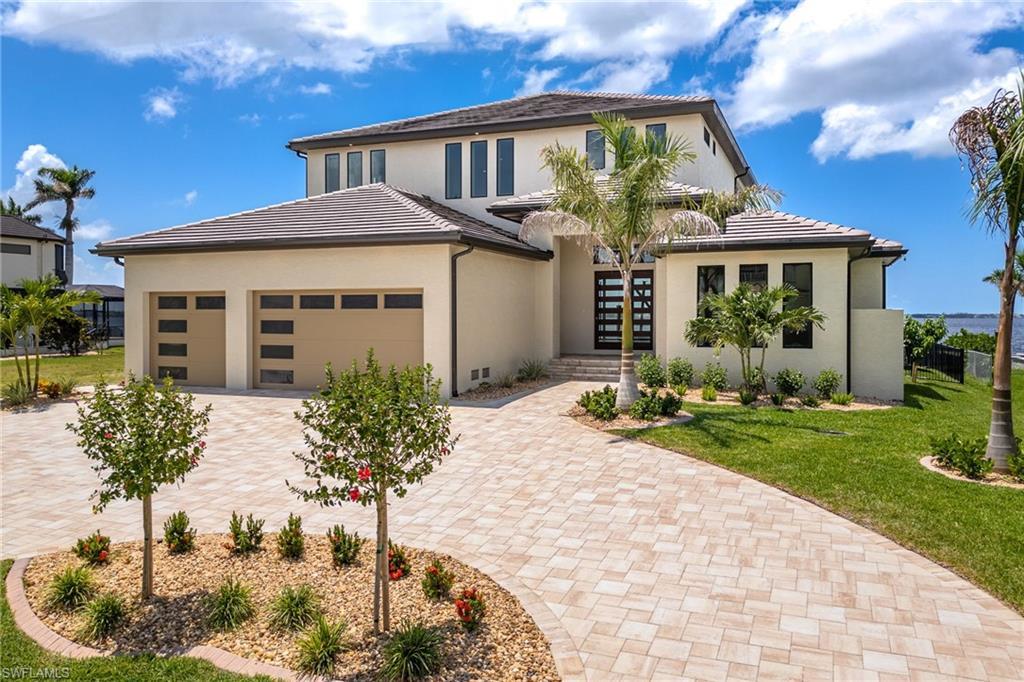 1024 Dolphin Dr, CAPE CORAL