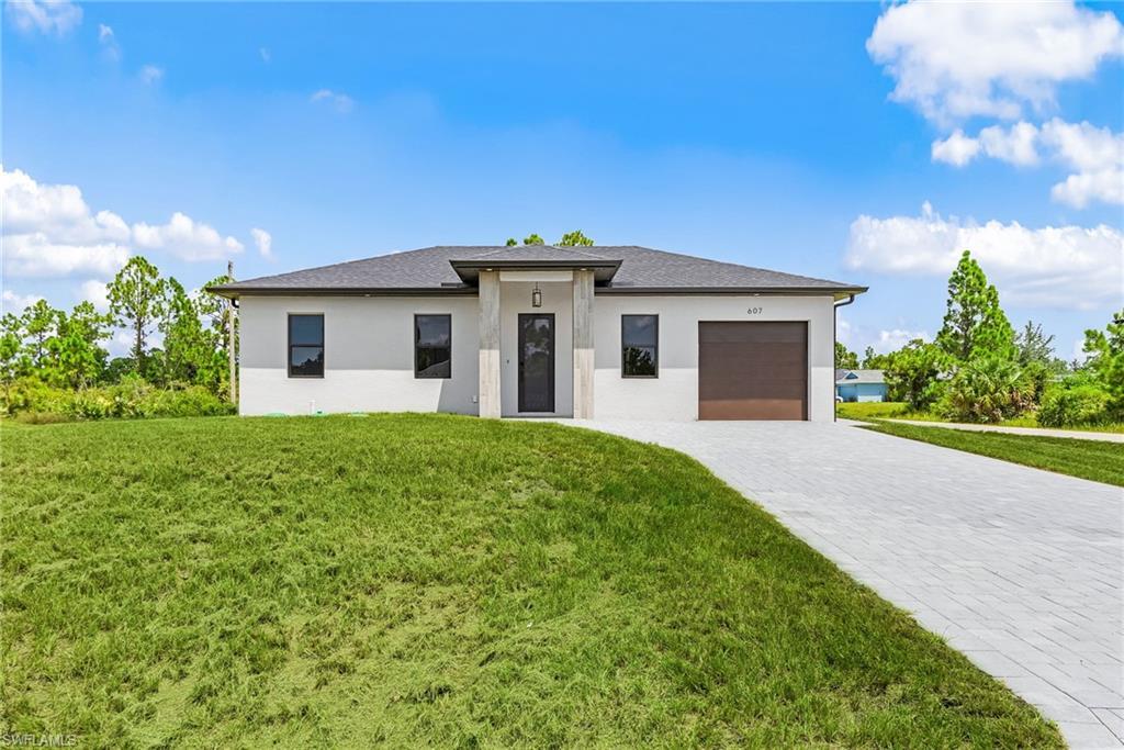 607 E 8th St, LEHIGH ACRES