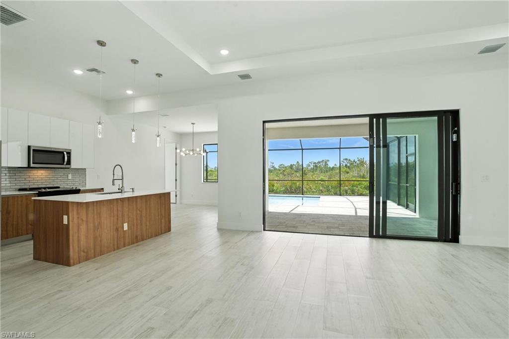 Photo of Listing #2025003879