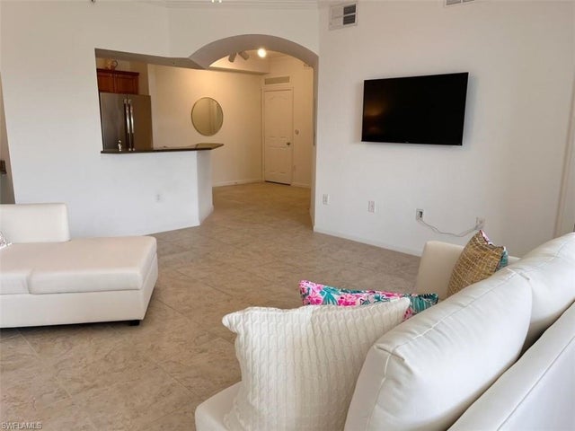 13000 Positano Cir 305, NAPLES