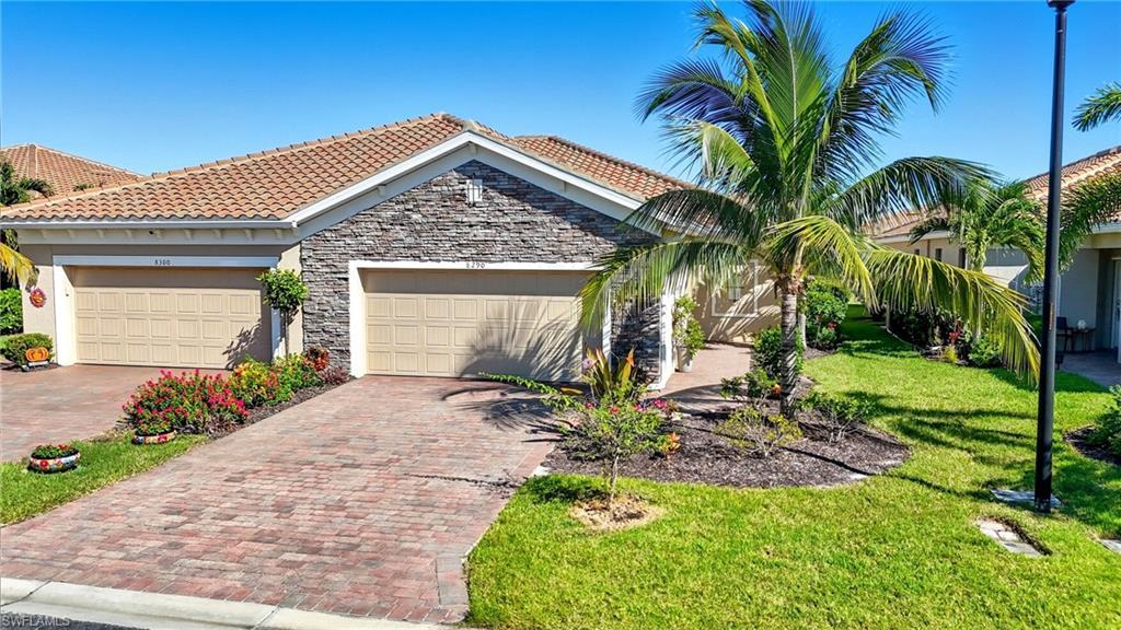 8290 Venetian Pointe Dr, FORT MYERS