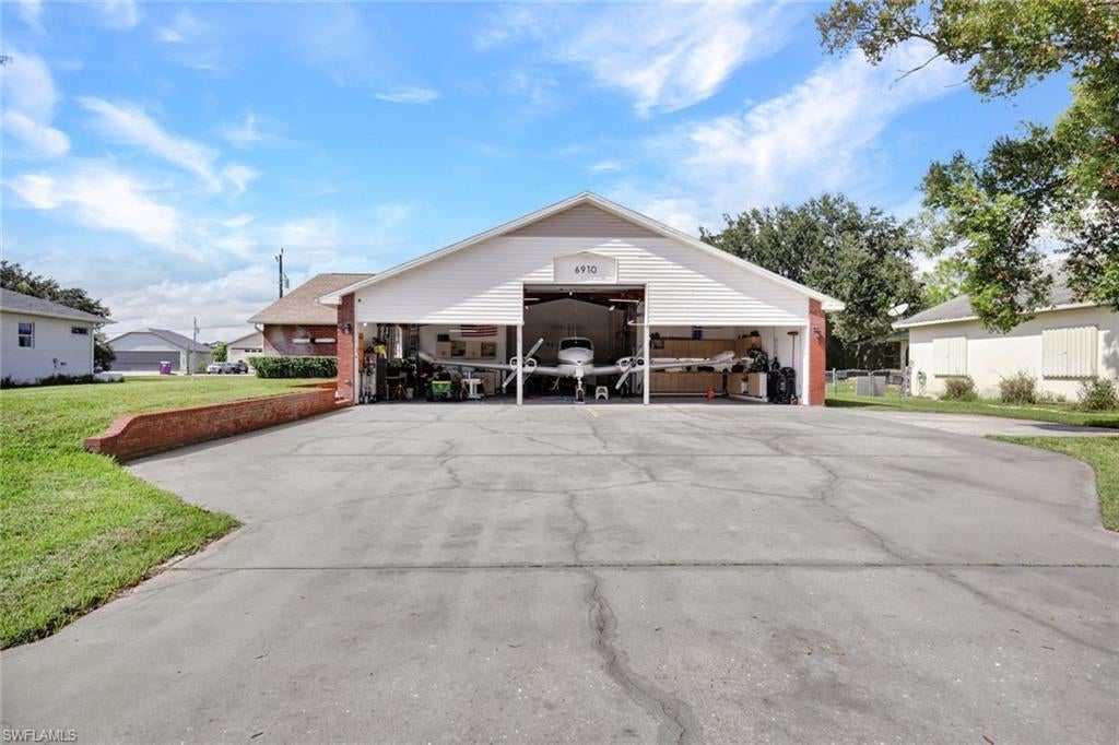 6910 Circle Dr, FORT MYERS