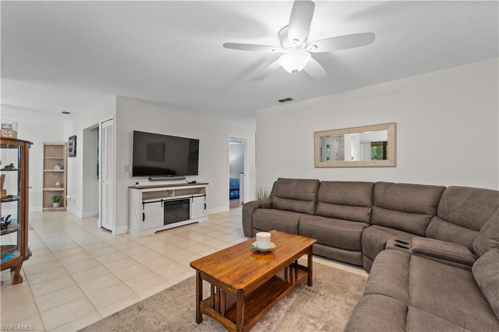 8336 Charter Club Cir 5, FORT MYERS