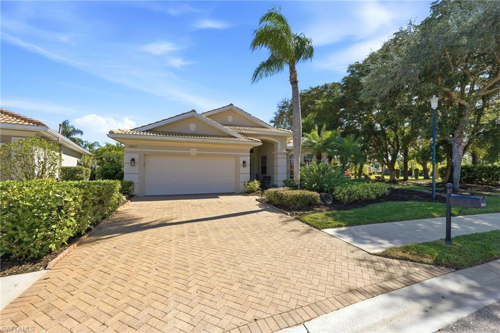 8855 Largo Mar Dr, ESTERO