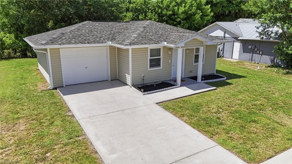 899 Ridgeway Dr, NORTH FORT MYERS