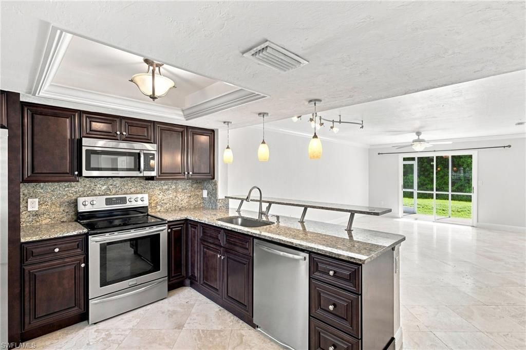 136 Cypress Way E 4, NAPLES