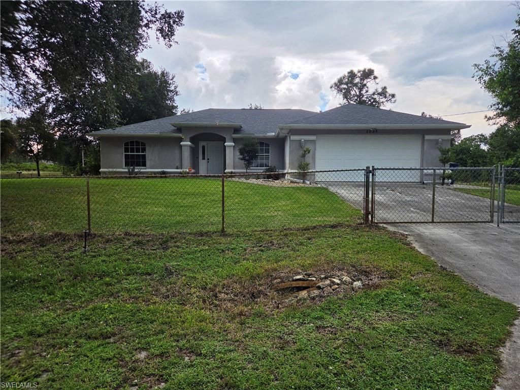 1025 Iris St E, LEHIGH ACRES