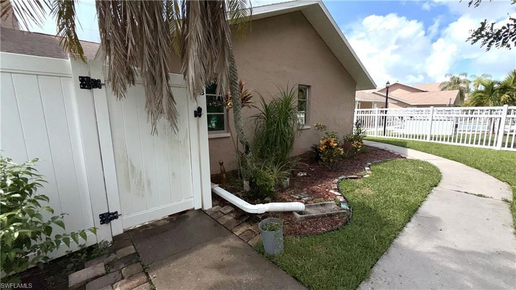 1103 Se 8th Ter B, CAPE CORAL