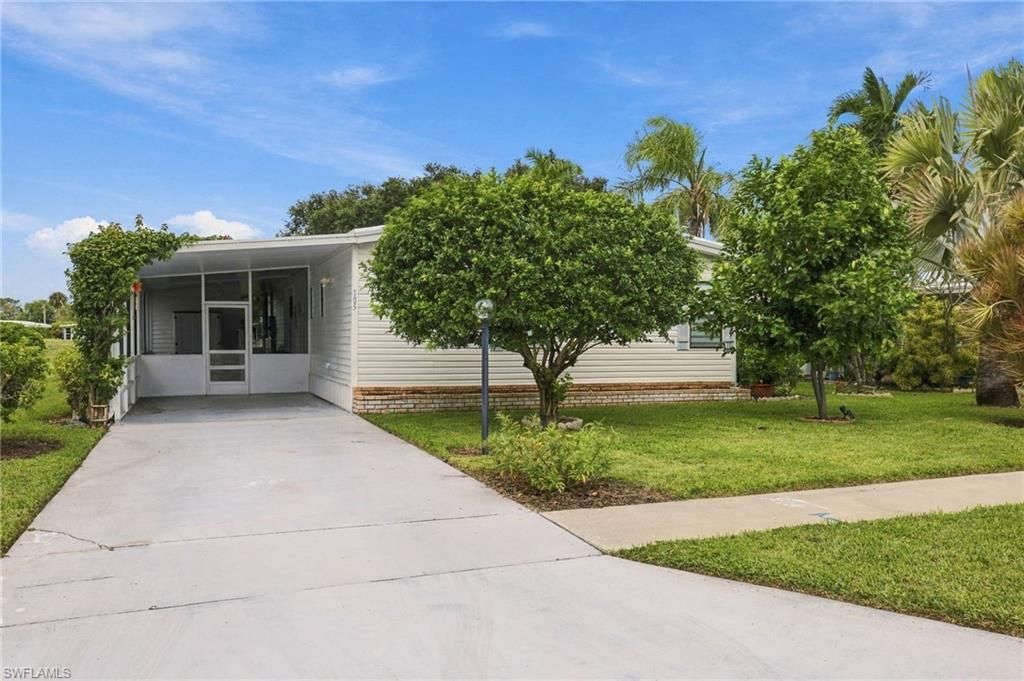 105 Calais Ct, NAPLES