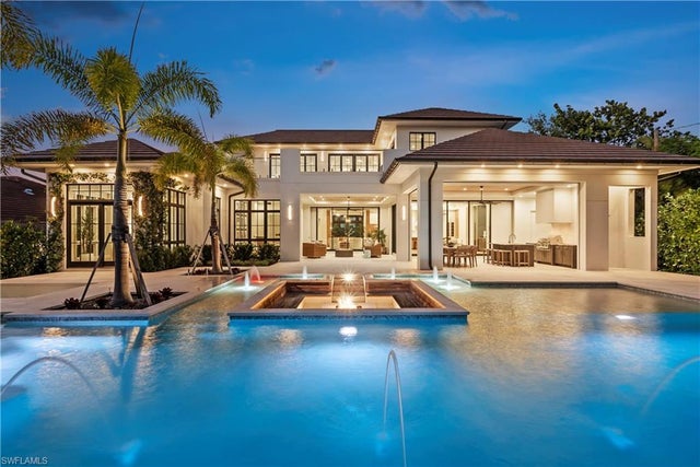 626 S Golf Dr, NAPLES