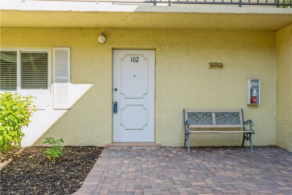 8049 Country Rd 102, FORT MYERS