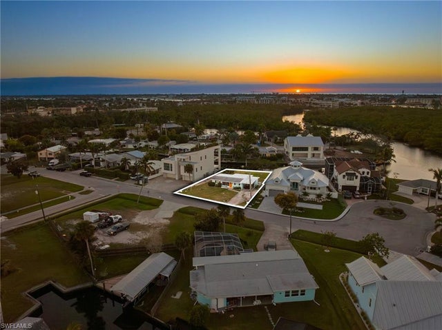 1796 Holiday Ln, NAPLES