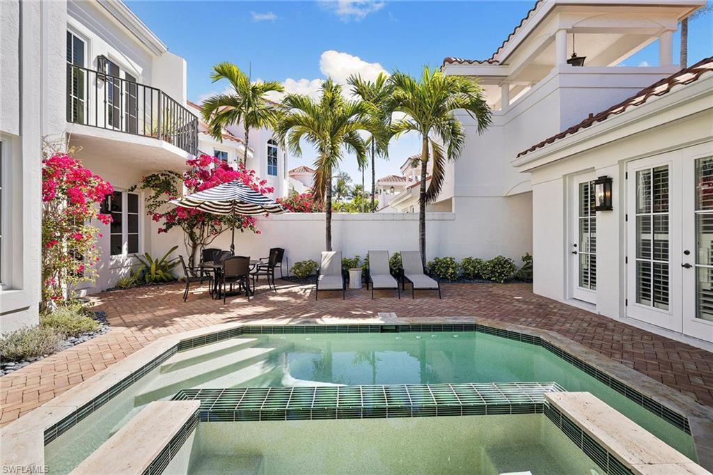 425 2nd Ave S A1, NAPLES