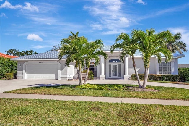 Photo of 2024 Imperial Cir, NAPLES FL