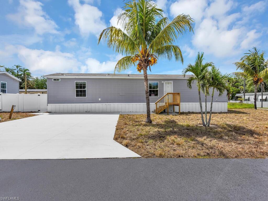 21180 Cypress Park Cir, ESTERO