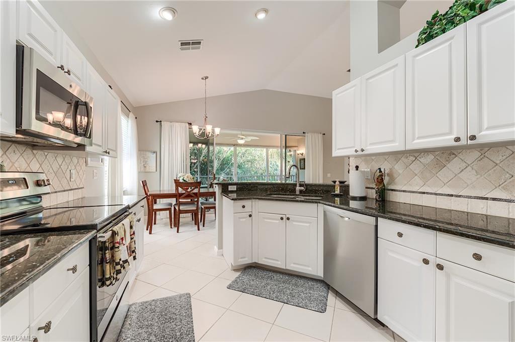 23166 Rosedale Dr 201, ESTERO