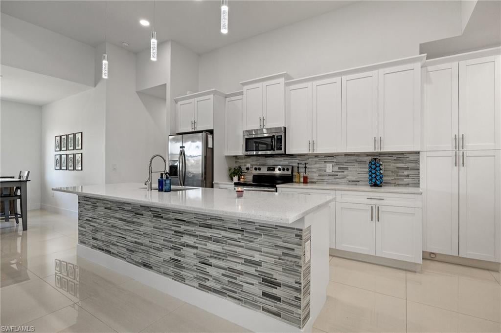 2125 Ne 17th St, CAPE CORAL