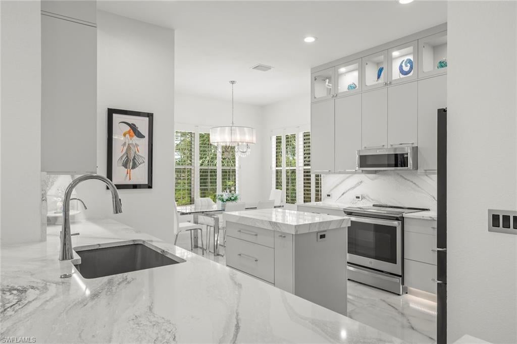 23821 Merano Ct 202, ESTERO