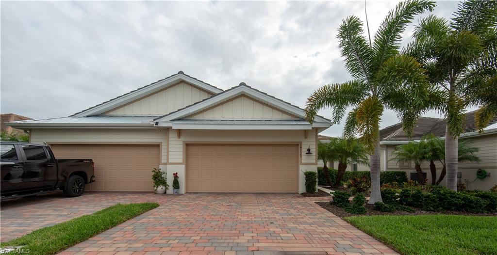14727 Edgewater Cir, NAPLES