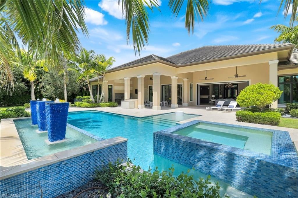 112 Hickory Rd, NAPLES