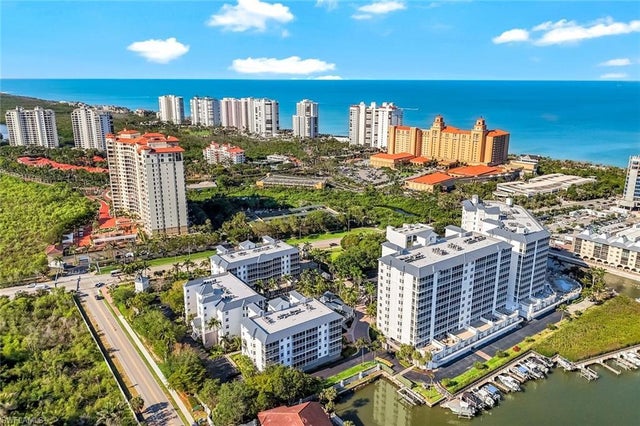 410 Flagship Dr 906, NAPLES