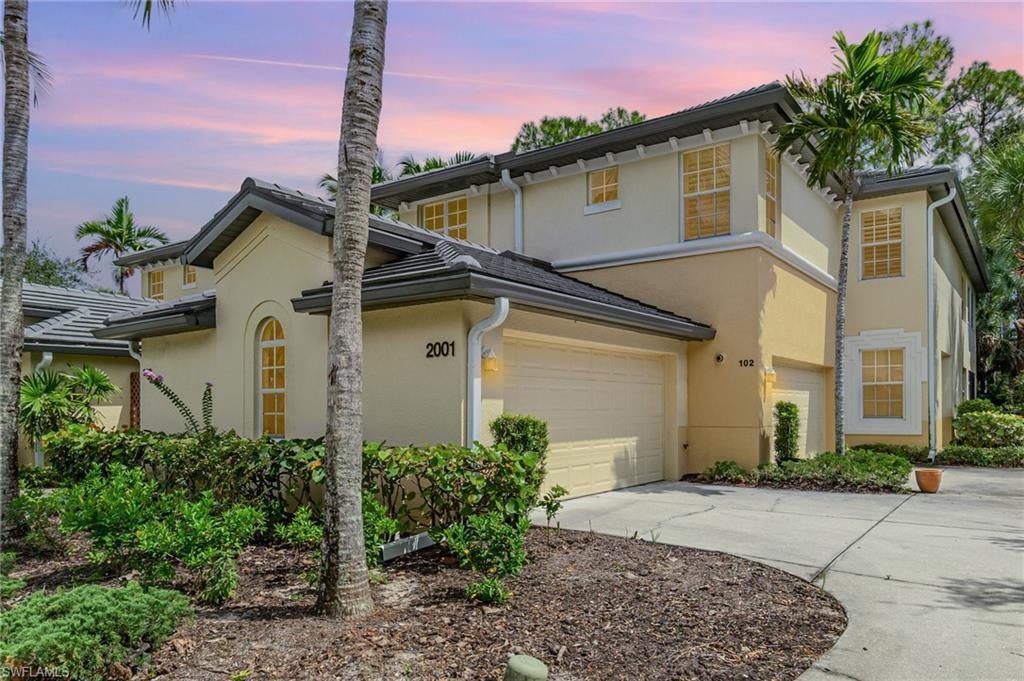 2001 Tarpon Bay Dr N 202, NAPLES