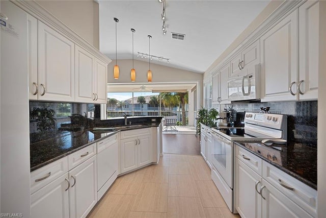 7774 Gardner Dr 202, NAPLES