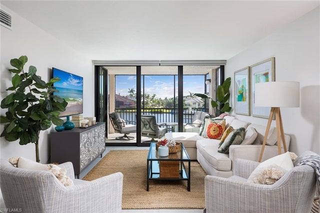 10562 Gulf Shore Dr 202, NAPLES