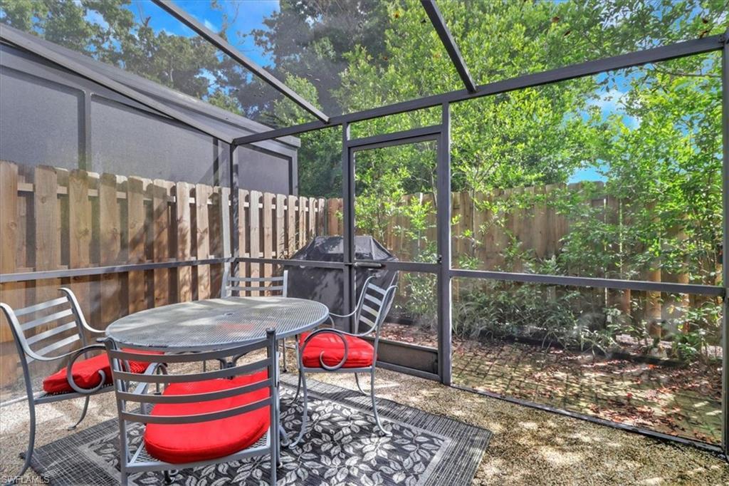 800 Meadowland Dr Apt H, NAPLES