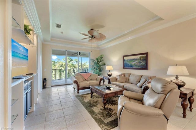 4863 Hampshire Ct 305, NAPLES